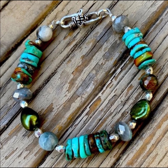 Bracelet beautifully handcrafted with Arizona turquoise